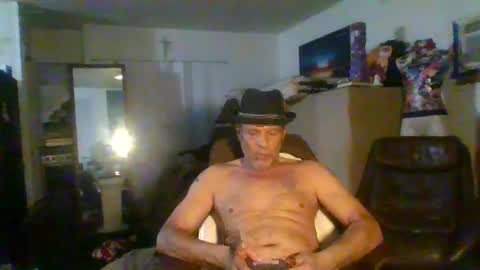 Snapshot of suckitu812 chatting on 5, 2, 2025 SUCKITU812 online show from 5, 2, 2025