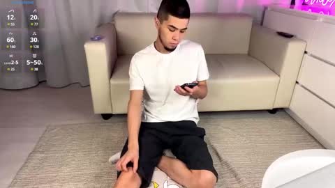 Snapshot of sue_star chatting on 12, 12, 2024 Emmy online show from 12, 12, 2024