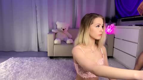 Snapshot of sue_star chatting on 19, 10, 2025 Emmy online show from 19, 10, 2025