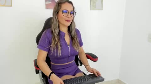 sugar_milff online show from 20, 12, 2024