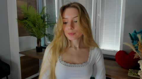 Snapshot of sugar_with_tea chatting on 11, 5, 2026 Alicia online show from 11, 5, 2026