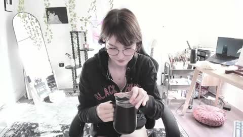 Ella online show from 14, 5, 2026