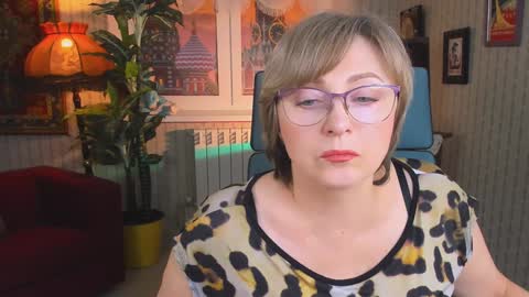 Vivien online show from 5, 2, 2025