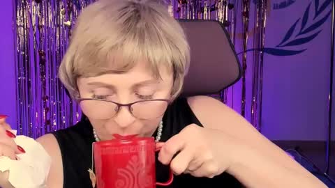 Vivien online show from 22, 2, 2025