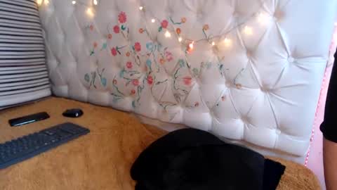 suggabrown_ online show from 27, 2, 2025