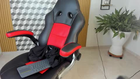 Snapshot of summer_______ chatting on 14, 10, 2025 summer_______ online show from 14, 10, 2025