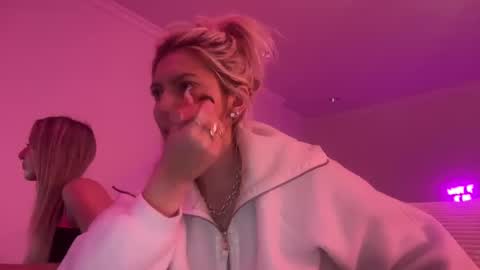 Snapshot of summerclarke2 chatting on 26, 9, 2025 summerclarke2 online show from 26, 9, 2025