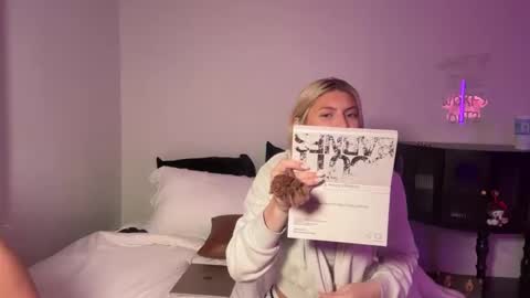 Snapshot of summerclarke2 chatting on 29, 9, 2025 summerclarke2 online show from 29, 9, 2025