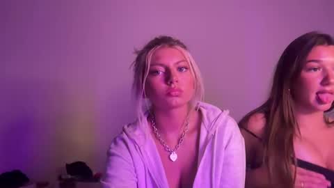 Snapshot of summerclarke2 chatting on 2, 10, 2025 summerclarke2 online show from 2, 10, 2025