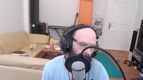 Snapshot of sunbeatshower chatting on 13, 9, 2025 sunbeatshower online show from 13, 9, 2025