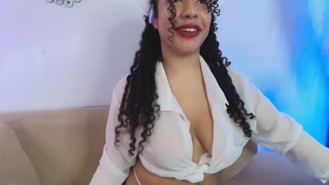 Aillyn Perez online show from 1, 12, 2025