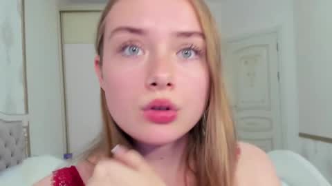 Snapshot of sunny_love__ chatting on 1, 11, 2025 Vanessa online show from 1, 11, 2025