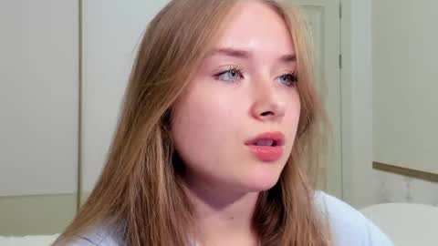 Snapshot of sunny_love__ chatting on 1, 12, 2025 Vanessa online show from 1, 12, 2025