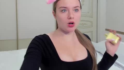 Snapshot of sunny_love__ chatting on 22, 12, 2025 Vanessa online show from 22, 12, 2025