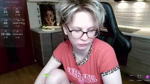 Snapshot of sunny_mood chatting on 17, 5, 2026 sunny mood online show from 17, 5, 2026