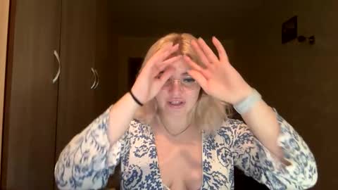 Snapshot of sunshinyflash chatting on 11, 11, 2025 sunshinyflash online show from 11, 11, 2025