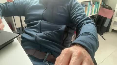 Snapshot of surfstar81 chatting on 31, 10, 2025 surfstar81 online show from 31, 10, 2025