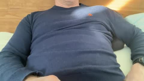 Snapshot of surfstar81 chatting on 23, 11, 2025 surfstar81 online show from 23, 11, 2025