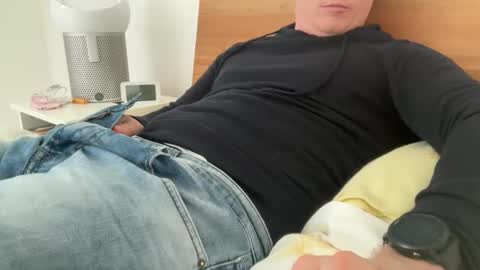 Snapshot of surfstar81 chatting on 13, 1, 2026 surfstar81 online show from 13, 1, 2026