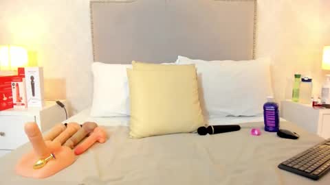 Snapshot of susanthomass chatting on 13, 2, 2026 susanthomass online show from 13, 2, 2026