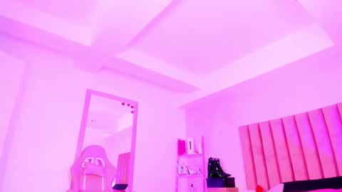 Snapshot of sussan_nicolle1 chatting on 20, 10, 2025 Sussan Nicole  online show from 20, 10, 2025