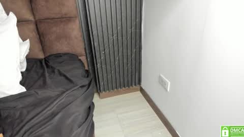 Snapshot of sussy_vixen chatting on 18, 10, 2025 sussy_vixen online show from 18, 10, 2025