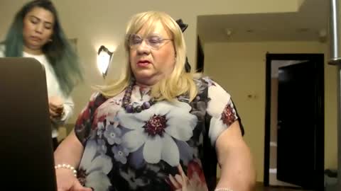 My name is Sissy or more fully Suzanna Aprilia Maria Mariquita Catarina Chinita Banci. Soy una puta - que chimba ladybug online show from 28, 2, 2025