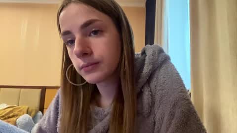 Snapshot of suzannetigerino chatting on 3, 6, 2026 Emila online show from 3, 6, 2026