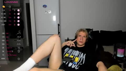 Snapshot of swag_mua chatting on 6, 10, 2025 Swen online show from 6, 10, 2025