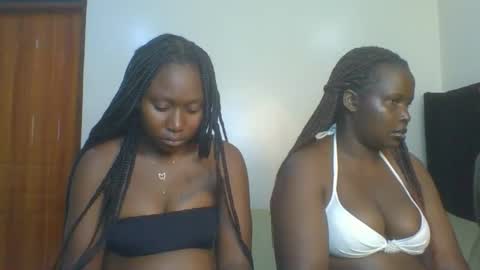 Snapshot of sweet_camila5 chatting on 22, 10, 2025 Camila online show from 22, 10, 2025