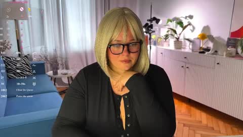 Snapshot of sweet_car0line_ chatting on 29, 4, 2026 Caroline online show from 29, 4, 2026