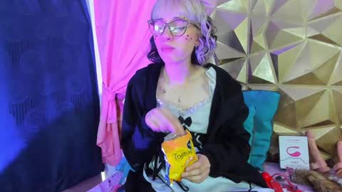 Snapshot of sweet_emmili chatting on 10, 12, 2024 emmili online show from 10, 12, 2024