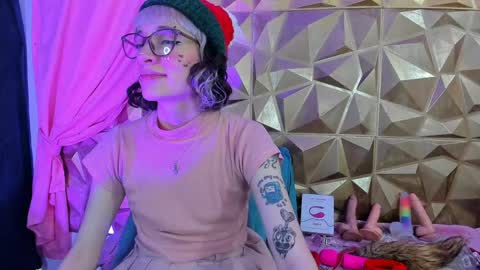 Snapshot of sweet_emmili chatting on 13, 12, 2024 emmili online show from 13, 12, 2024