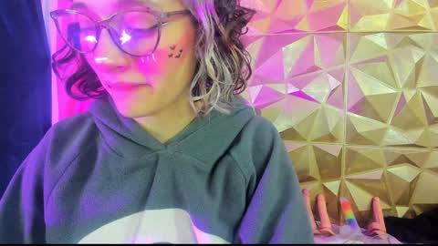 Snapshot of sweet_emmili chatting on 27, 12, 2024 emmili online show from 27, 12, 2024