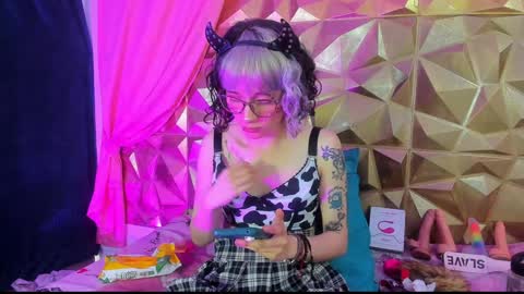 Snapshot of sweet_emmili chatting on 30, 12, 2024 emmili online show from 30, 12, 2024