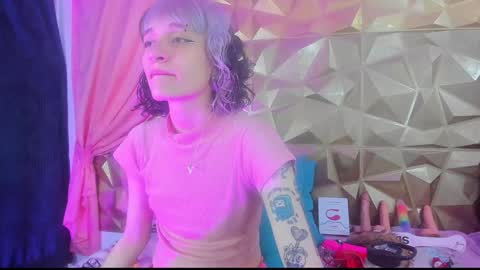 Snapshot of sweet_emmili chatting on 1, 1, 2025 emmili online show from 1, 1, 2025