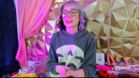 Snapshot of sweet_emmili chatting on 4, 1, 2025 emmili online show from 4, 1, 2025