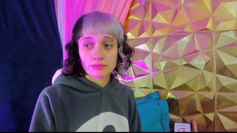 Snapshot of sweet_emmili chatting on 5, 1, 2025 emmili online show from 5, 1, 2025