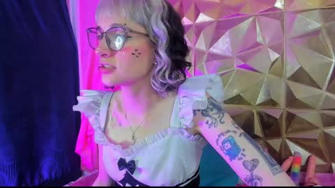Snapshot of sweet_emmili chatting on 10, 1, 2025 emmili online show from 10, 1, 2025