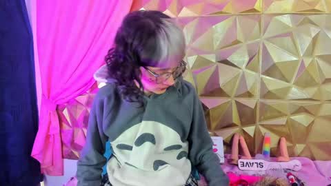 Snapshot of sweet_emmili chatting on 2, 2, 2025 emmili online show from 2, 2, 2025
