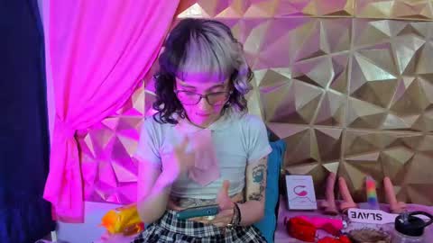 Snapshot of sweet_emmili chatting on 10, 2, 2025 emmili online show from 10, 2, 2025