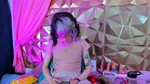 Snapshot of sweet_emmili chatting on 20, 2, 2025 emmili online show from 20, 2, 2025