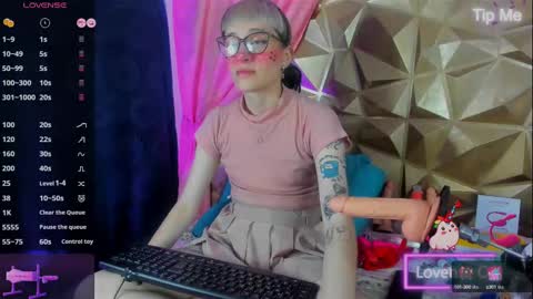 Snapshot of sweet_emmili chatting on 12, 9, 2025 emmili online show from 12, 9, 2025