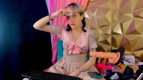 Snapshot of sweet_emmili chatting on 1, 10, 2025 emmili online show from 1, 10, 2025