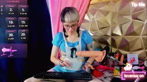 Snapshot of sweet_emmili chatting on 2, 10, 2025 emmili online show from 2, 10, 2025
