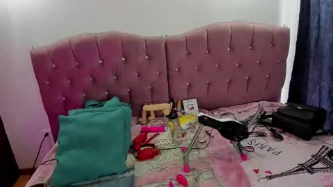 Snapshot of sweet_emmili chatting on 22, 10, 2025 emmili online show from 22, 10, 2025