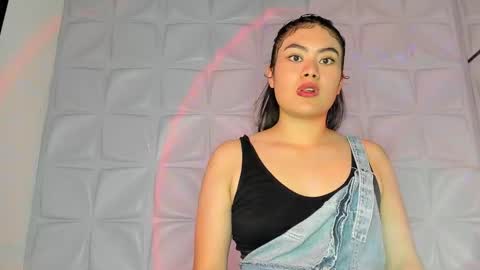 Snapshot of sweet_helen_ chatting on 30, 11, 2025 Lyn online show from 30, 11, 2025