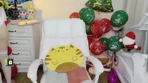 Snapshot of sweet_jam_ chatting on 27, 1, 2025 My name is LAN LAN and the cats name is keiko online show from 27, 1, 2025