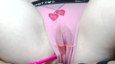 Snapshot of sweet_kitten25 chatting on 25, 6, 2026 Kitten online show from 25, 6, 2026