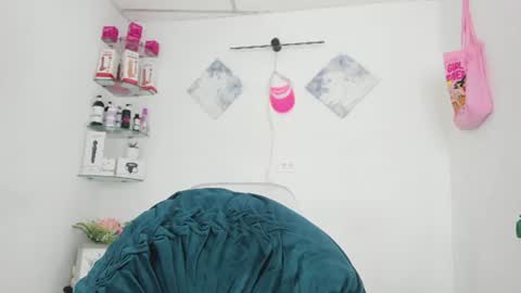 Snapshot of sweet_litle chatting on 2, 7, 2026 sweet_litle online show from 2, 7, 2026
